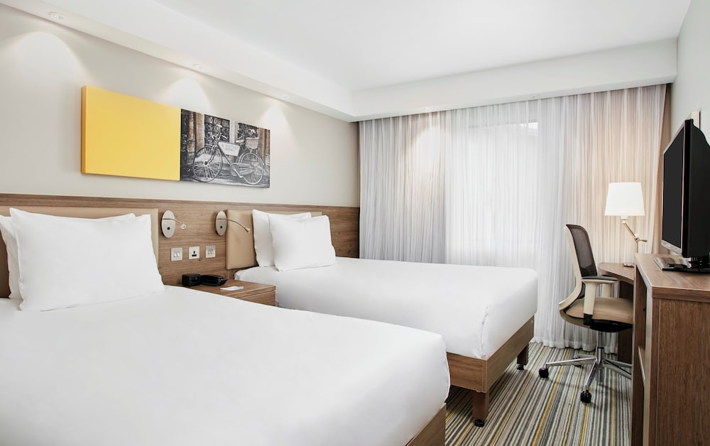ROOM, QUEEN BED, SOFA