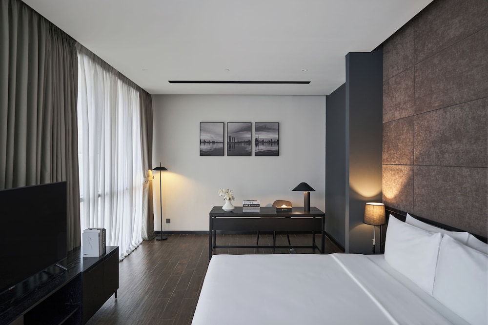 DUPLEX, SUITE