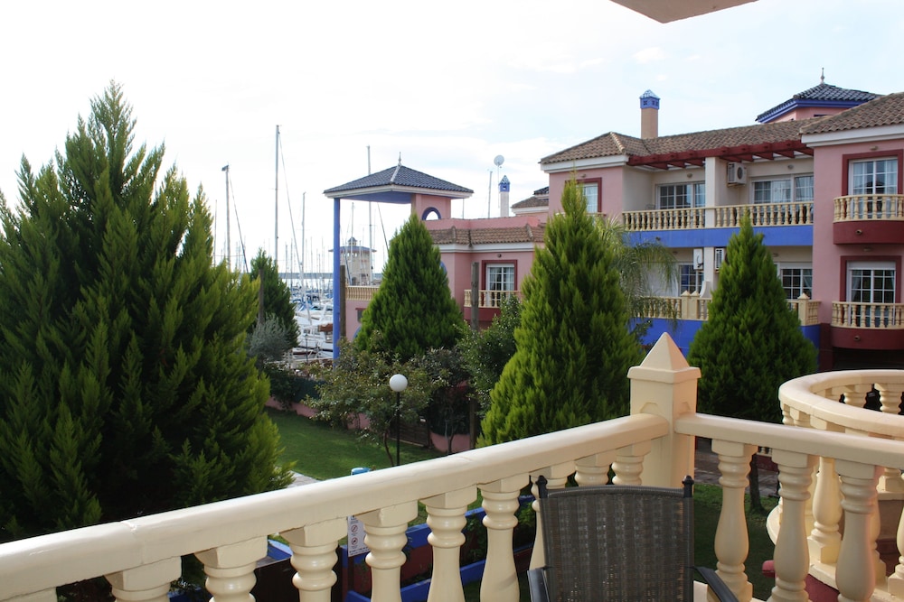 APARTAMENTOS MARINA INTERNACIONAL 44/50