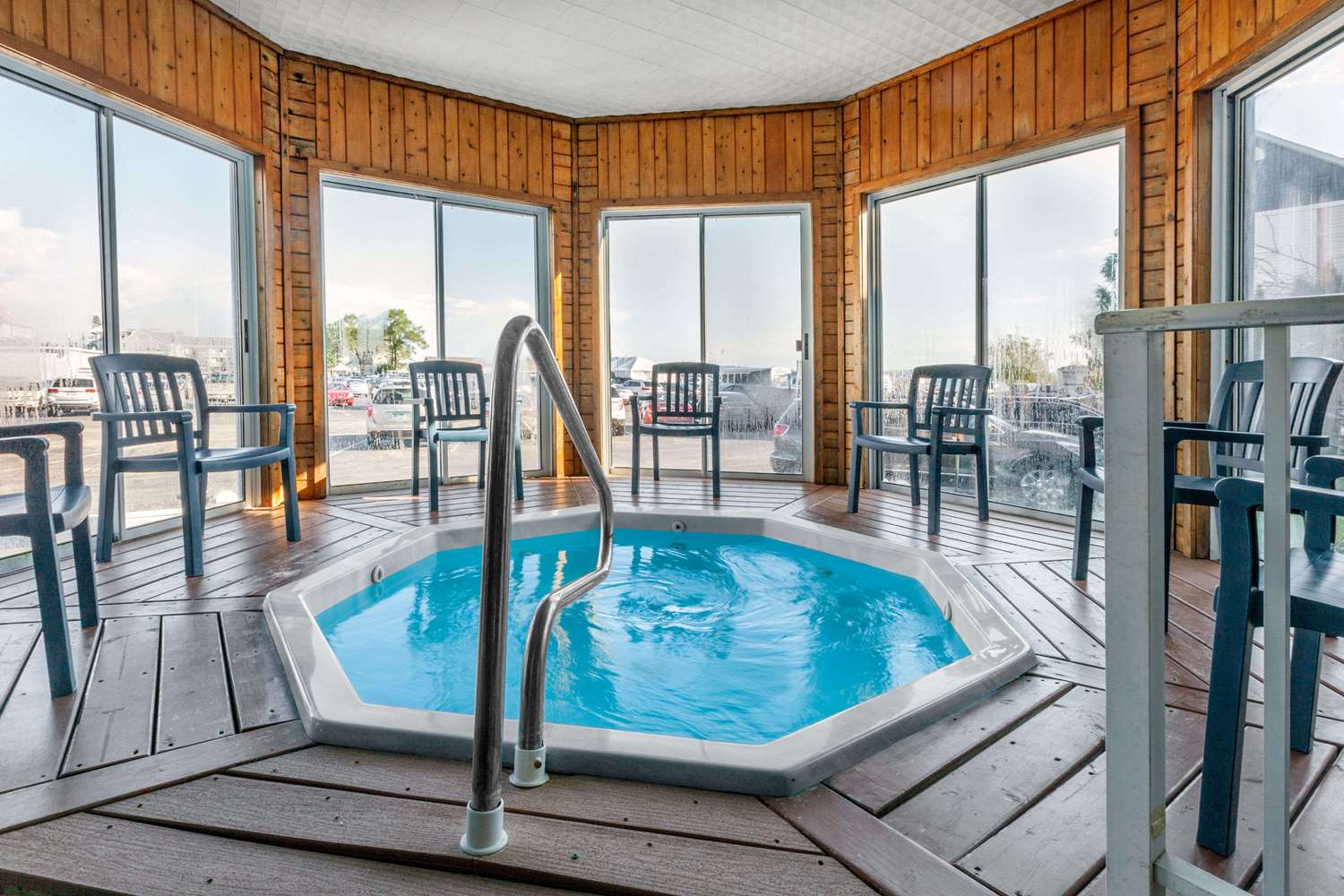Ramada By Wyndham Mackinaw City Waterfront 3/11