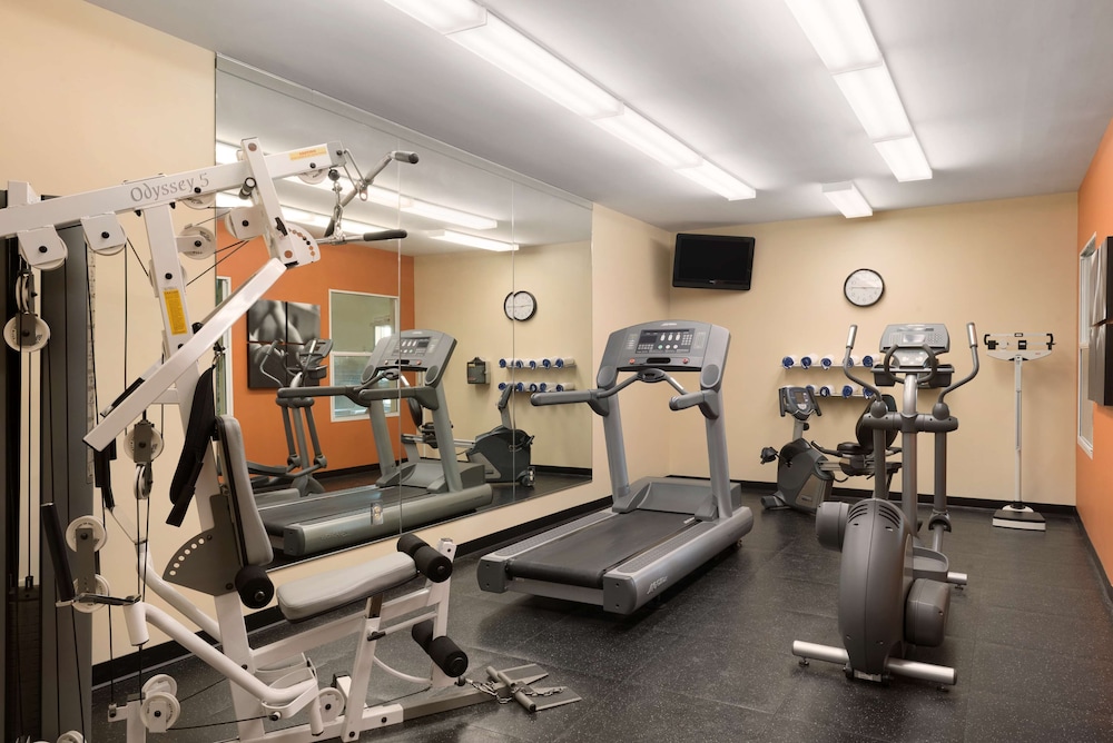 Country Inn & Suites by Radisson, Moline Airport 16/28