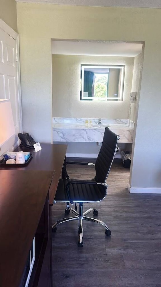 Travelodge by Wyndham Salisbury MD 34/50