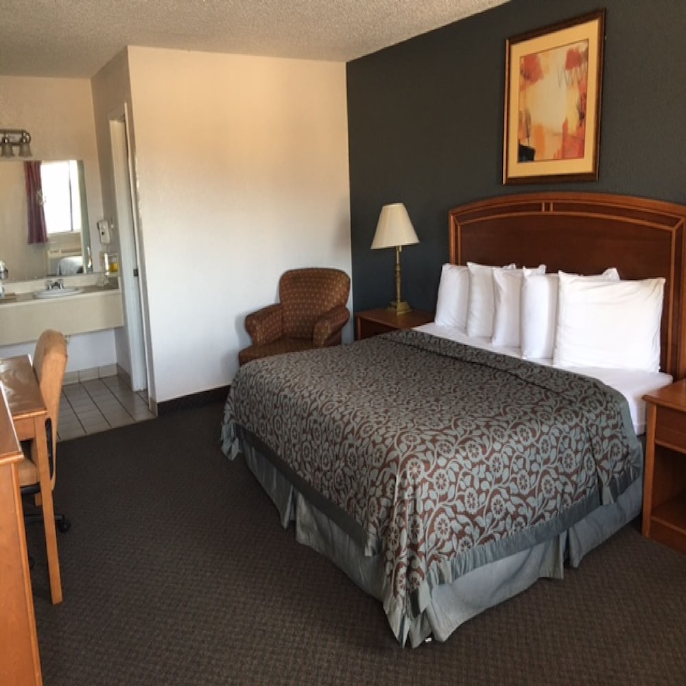 Executive Inn Hebbronville 19/43
