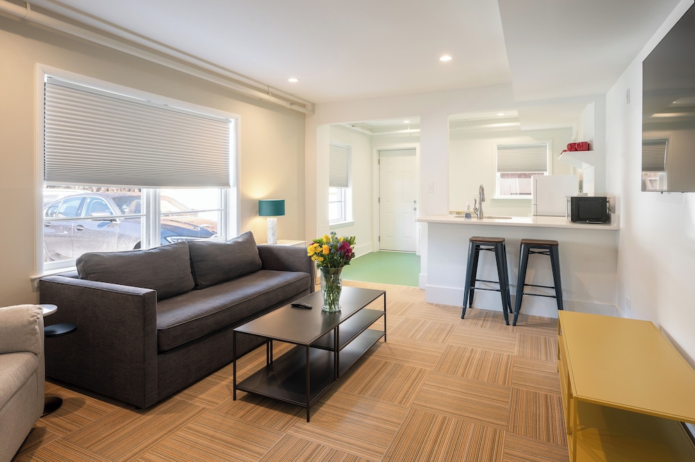 Little Mod Hotel 23/38
