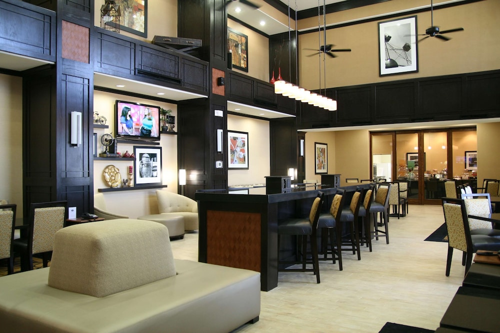Hampton Inn and Suites Cleburne 65/78
