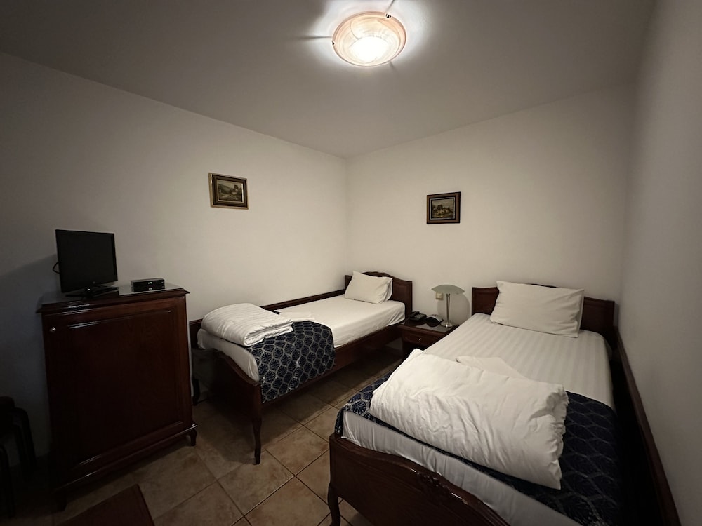 VILA LUX HOTEL 18/70