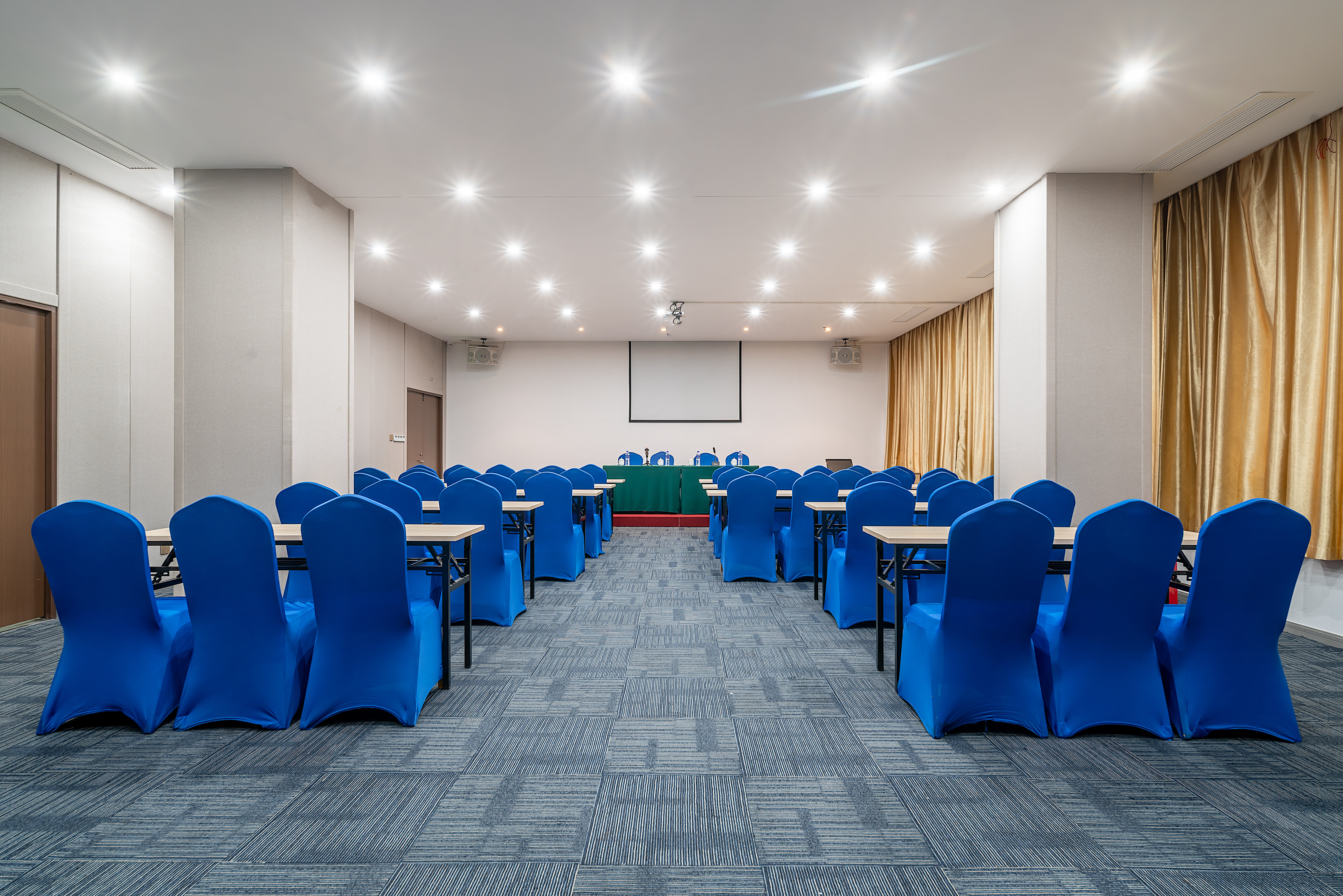 Holiday Inn Express Yangzhou City Center 56/71