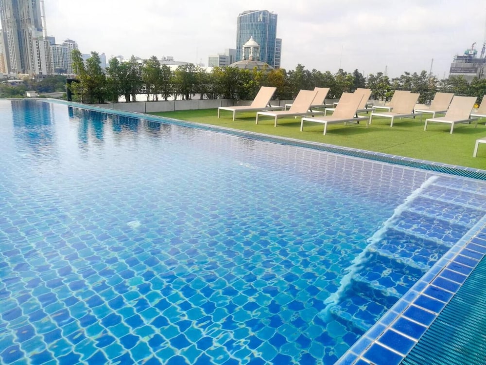 Romance Hotel Sukhumvit 97 50/58
