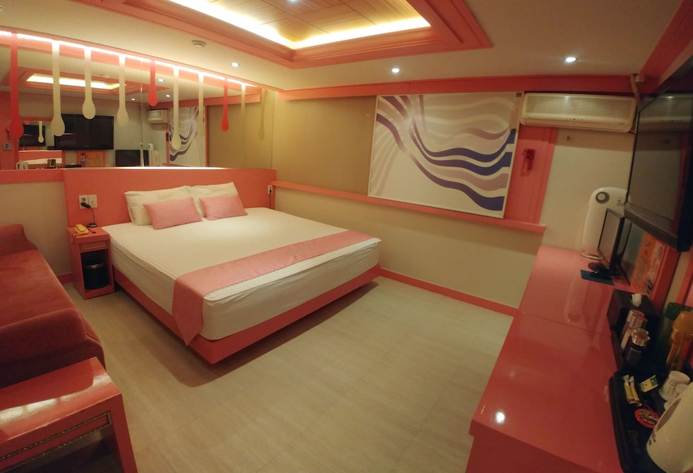 V1 Motel 6/79