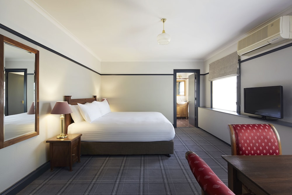 Family Suite, King and Twin Beds