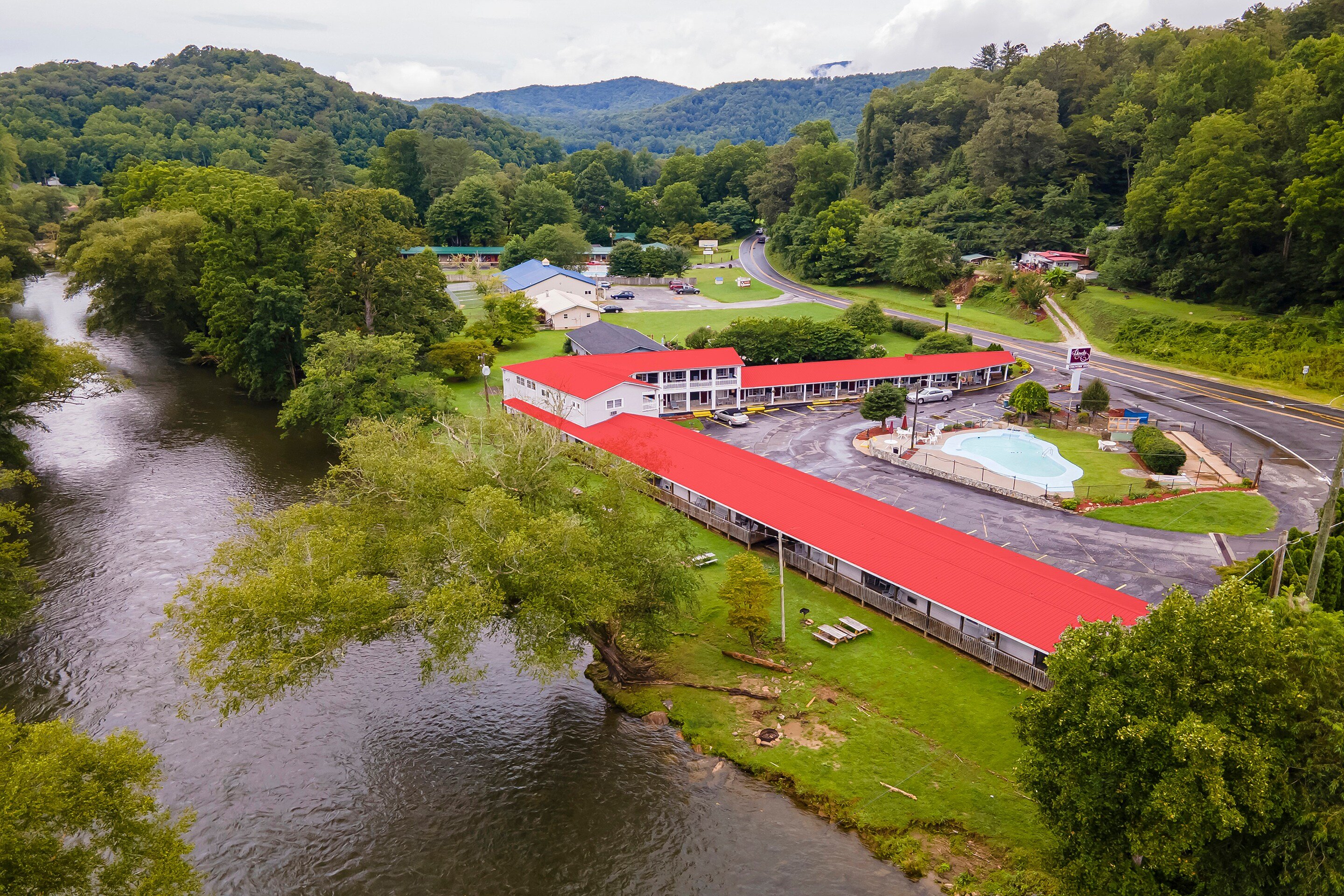 Lloyd's On The River Country Inn By OYO 16/27