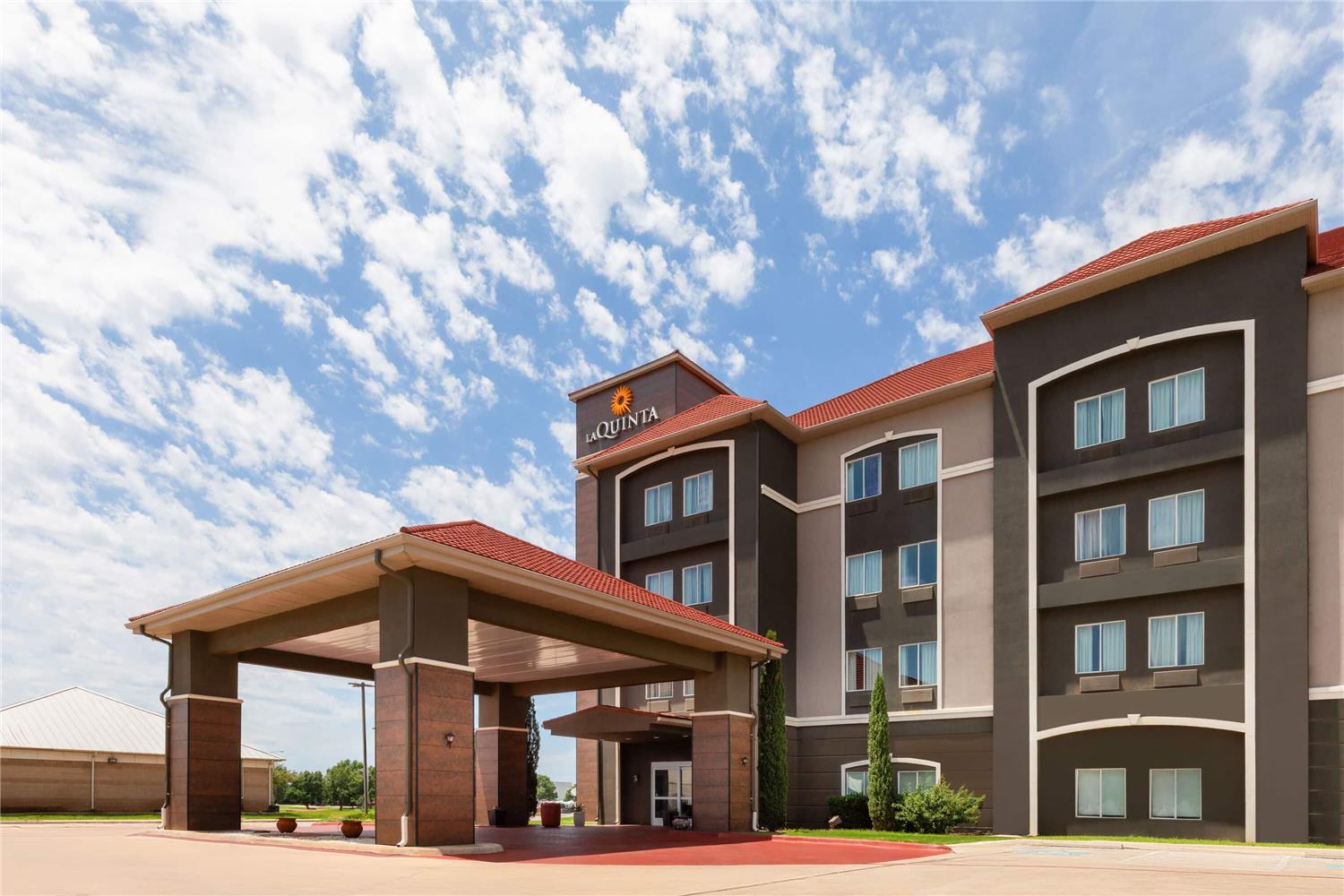 La Quinta Inn and Suites by Wyndham Brownwood 2/37