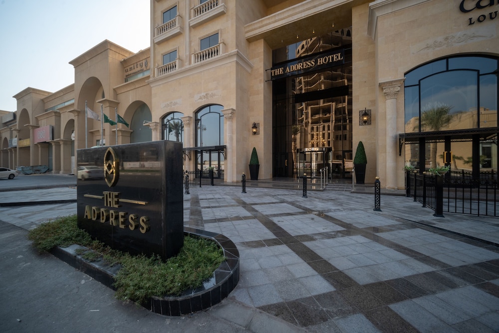 العنوان رزيدنس(Aleunwan Serviced Apartments) 48/53
