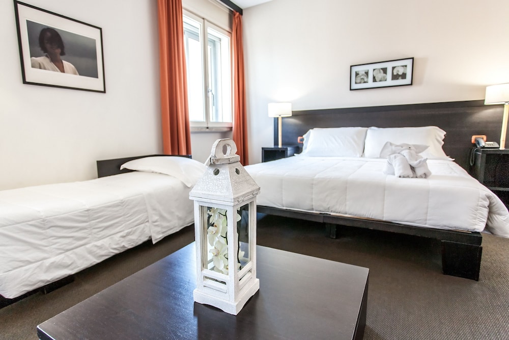 Mosaico Hotel 3/51