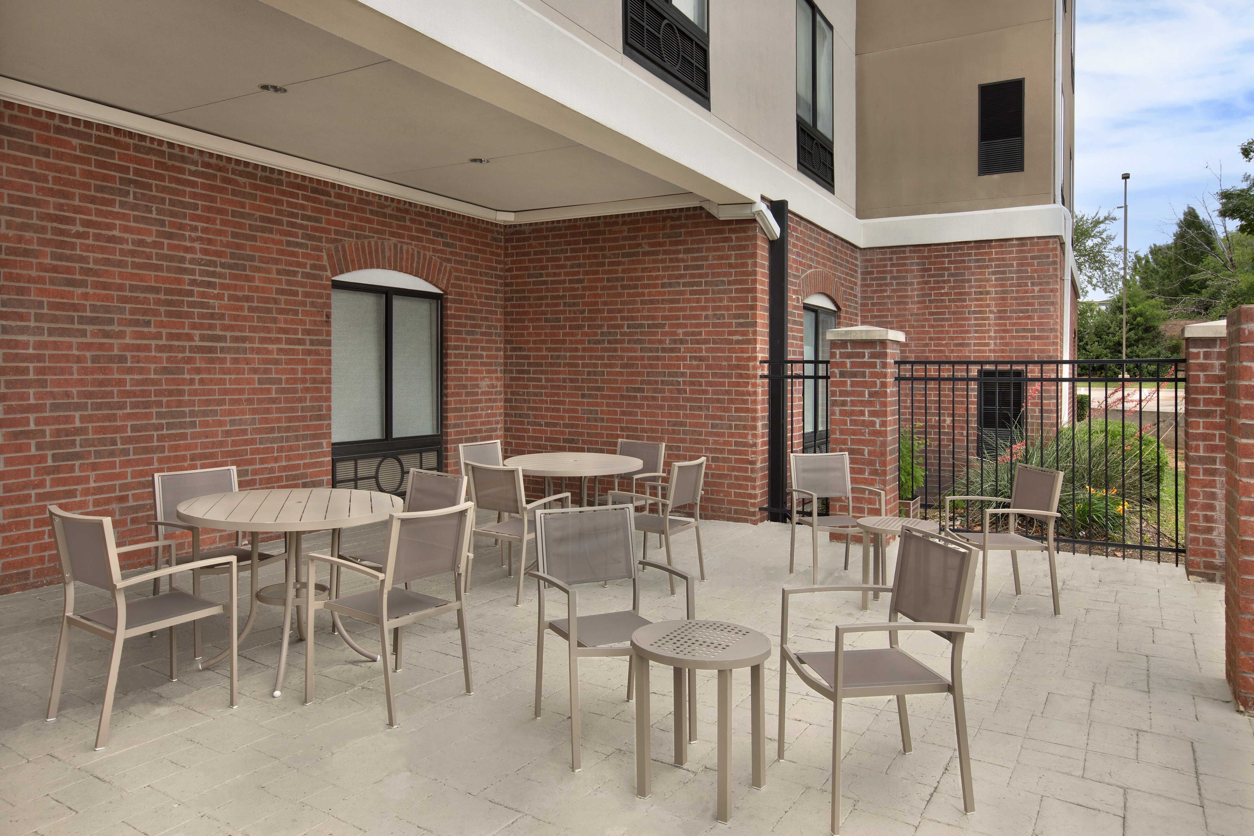Holiday Inn Express Hotel And Suites Dfw West Hurst 58/74