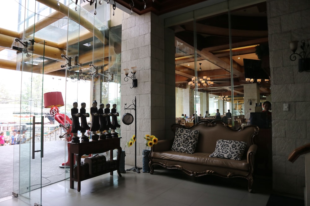Paragon Hotel And Suites 28/50