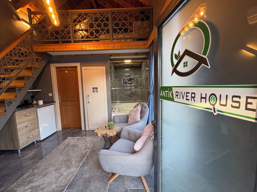 Antik River House 9/48