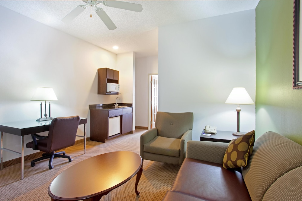 Holiday Inn Express Hotel And Suites Chicago Deerfield Lincoln 34/50