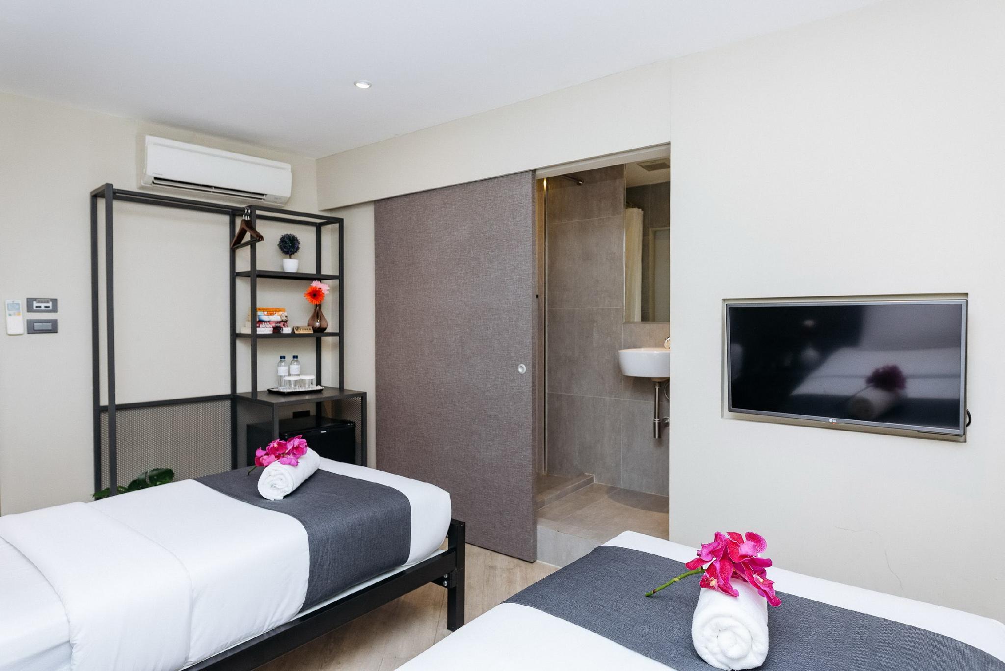 Standard, Twin Beds, No Window