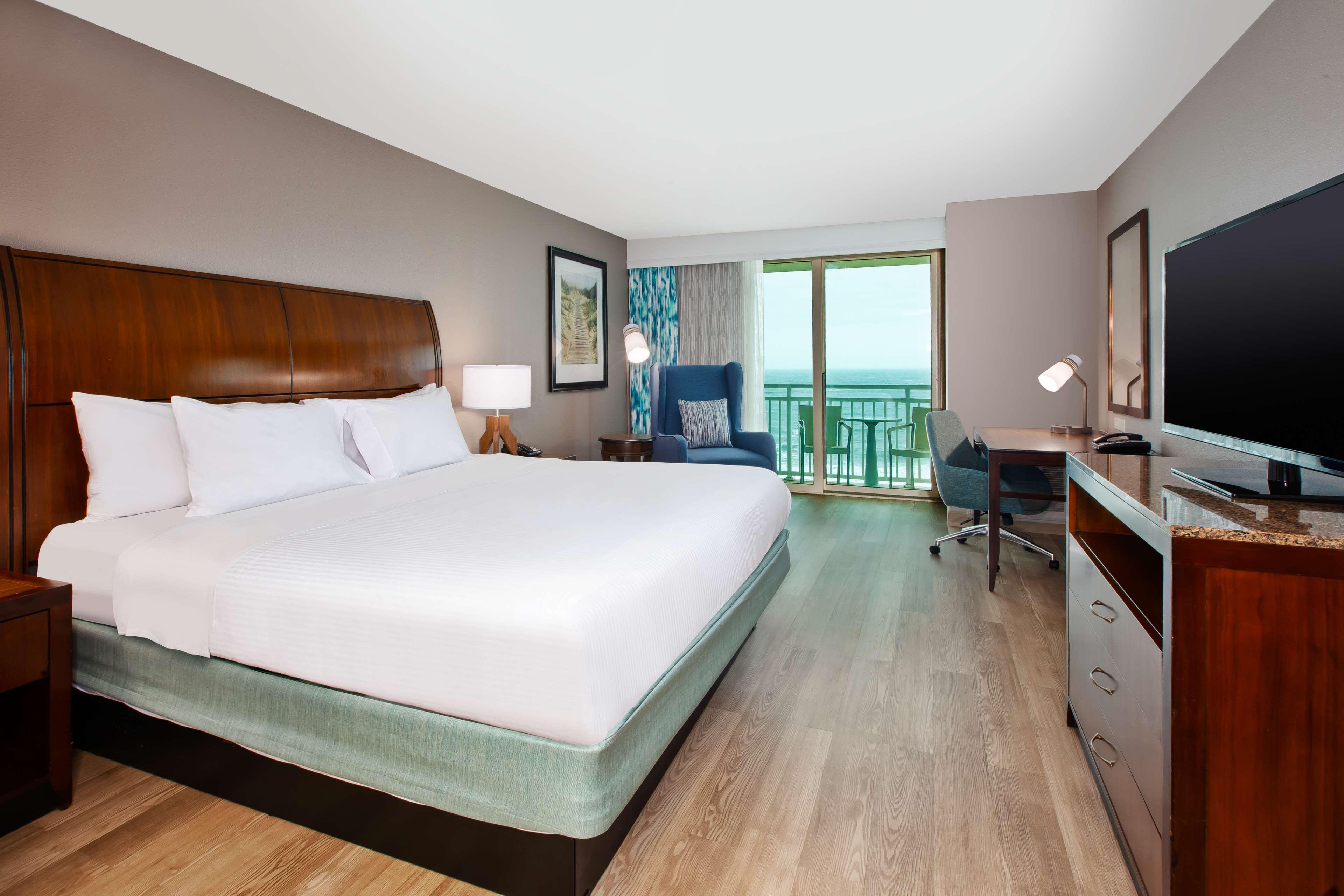ROOM, KING BED, OCEAN FRONT, SUNDECK LEVEL