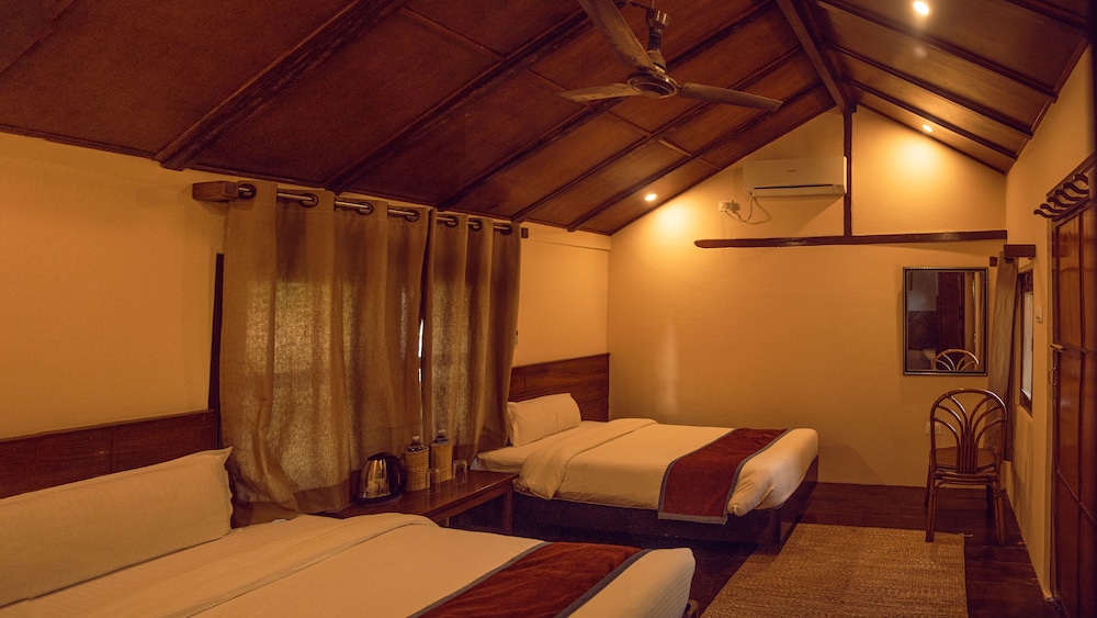 Safari Adventure Lodge 6/15