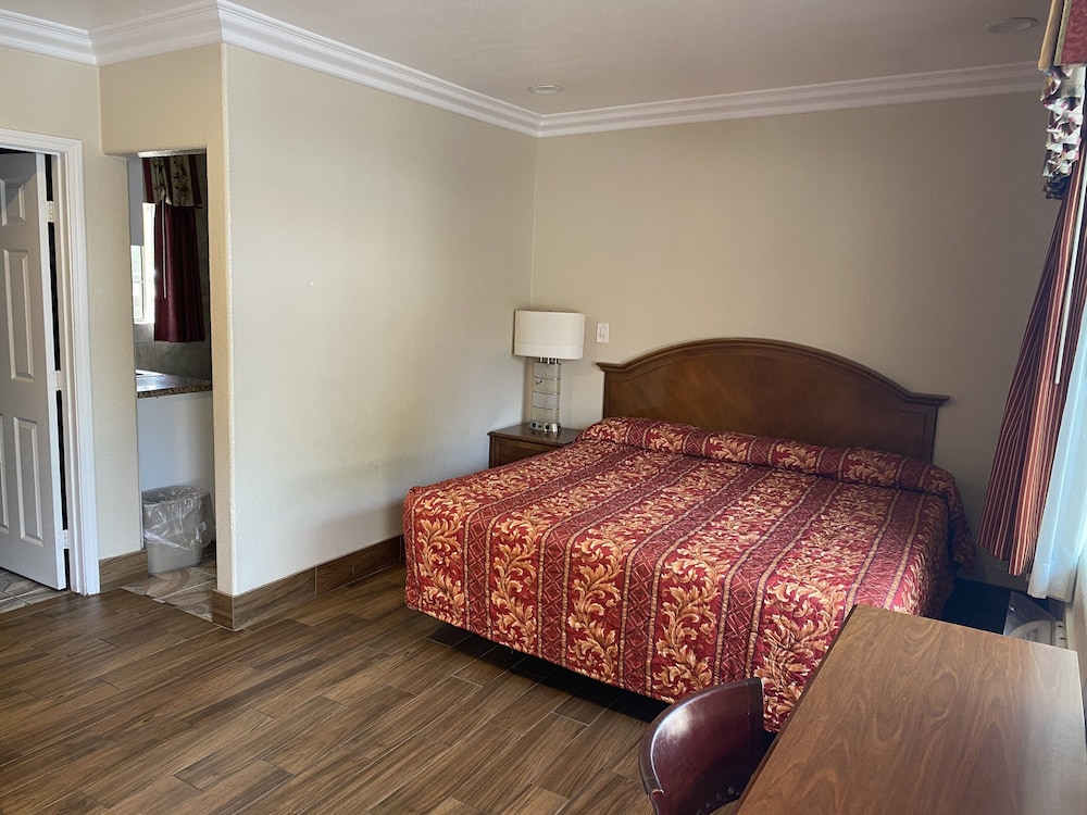 Palace Inn Oxnard 13/43