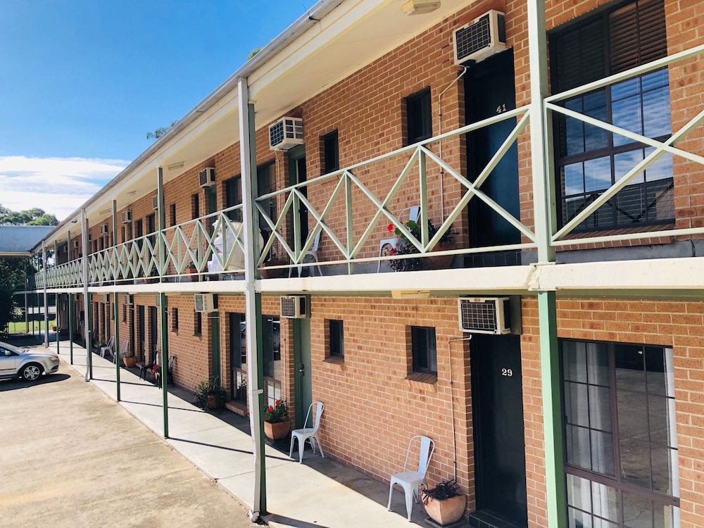 Campbelltown Colonial Motor Inn photo1