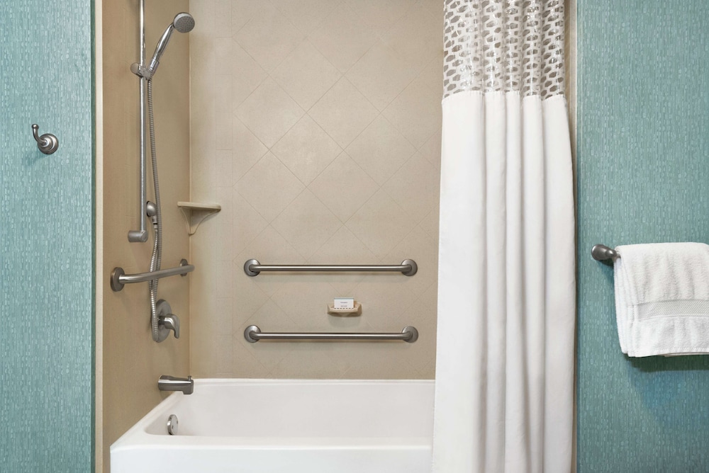 Hampton Inn Suites Grafton 11/46