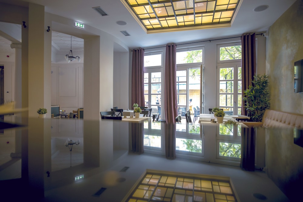 Public House Hotel 38/50