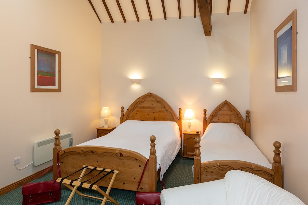 Church Farm Lodge 18/50