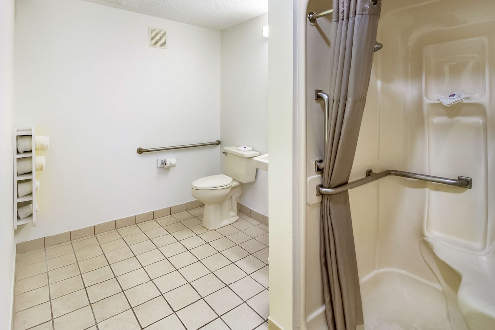 Motel6 Dayton Englewood 19/21