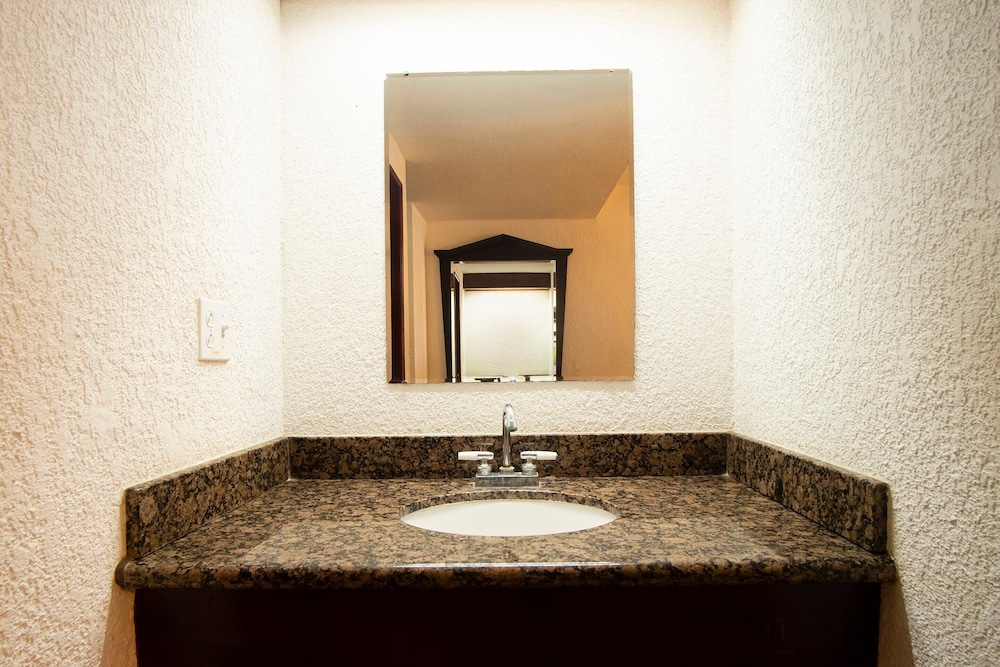 Hotel Costa Ensenada 65/68