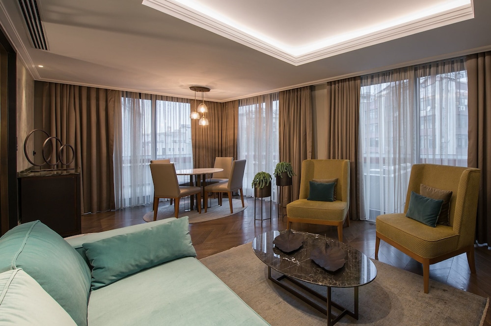 10 Karakoy 33/52