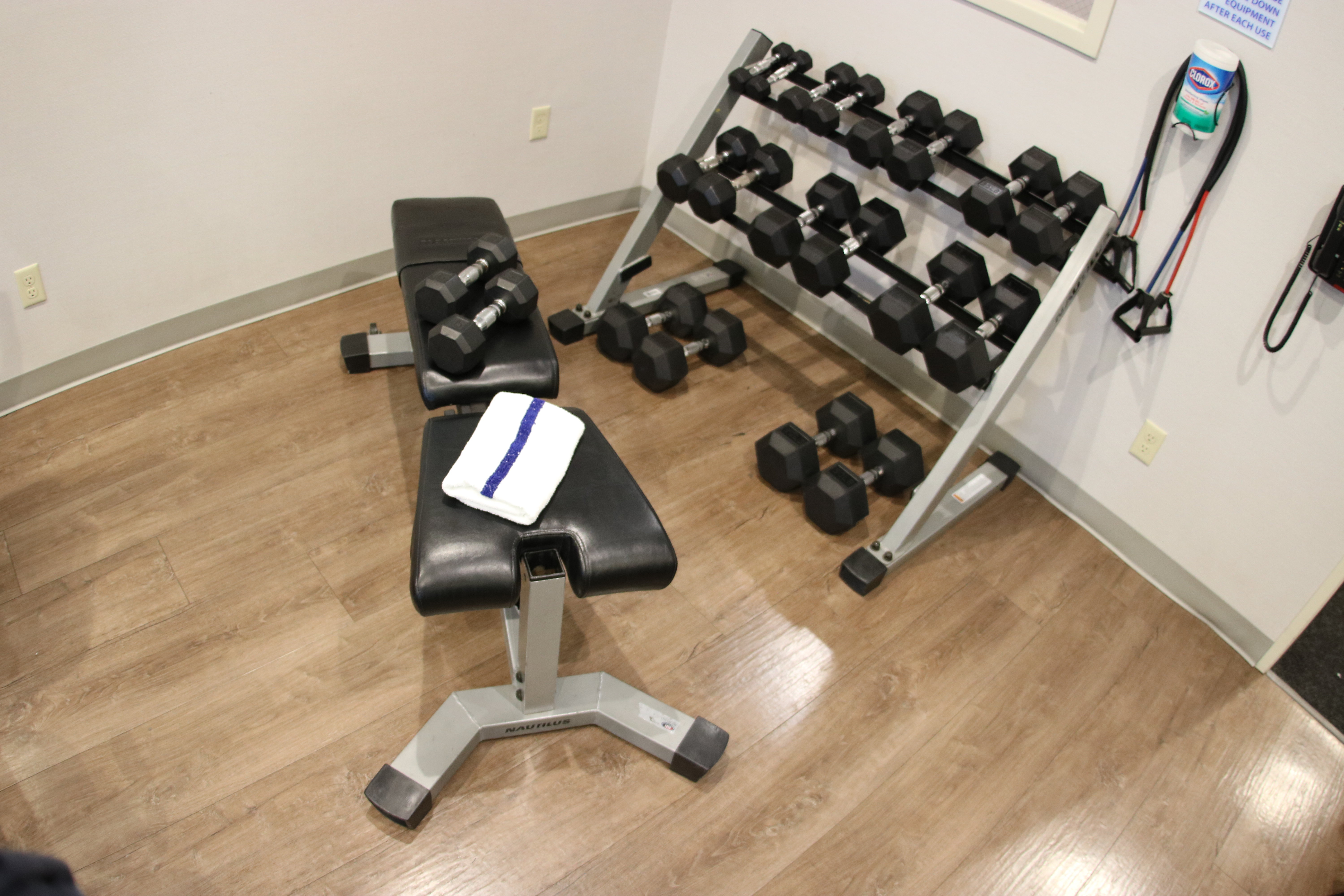 Holiday Inn Express Hotel Suites Cheney University Area 38/58