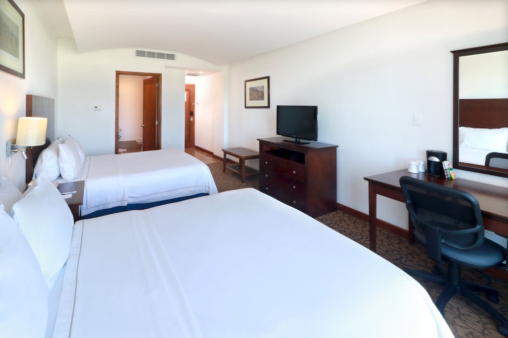 Holiday Inn Express Nuevo Laredo 10/51