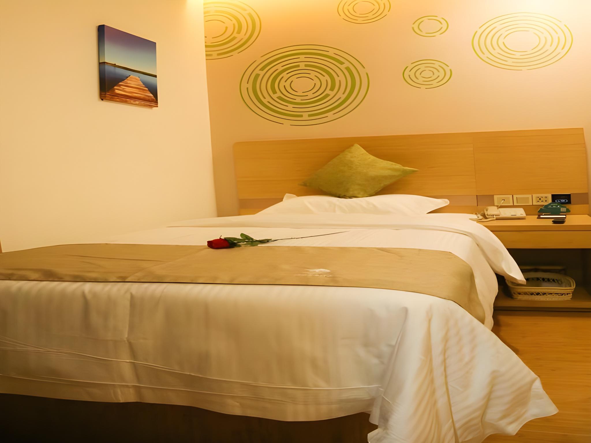 ROOM, SINGLE