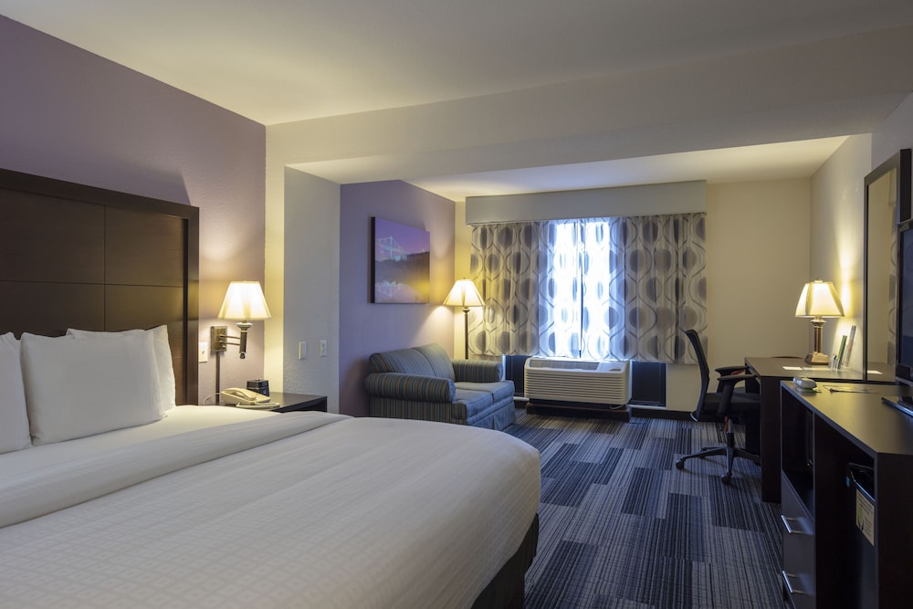La Quinta Inn Suites Springfield Airport Plaza 33/61