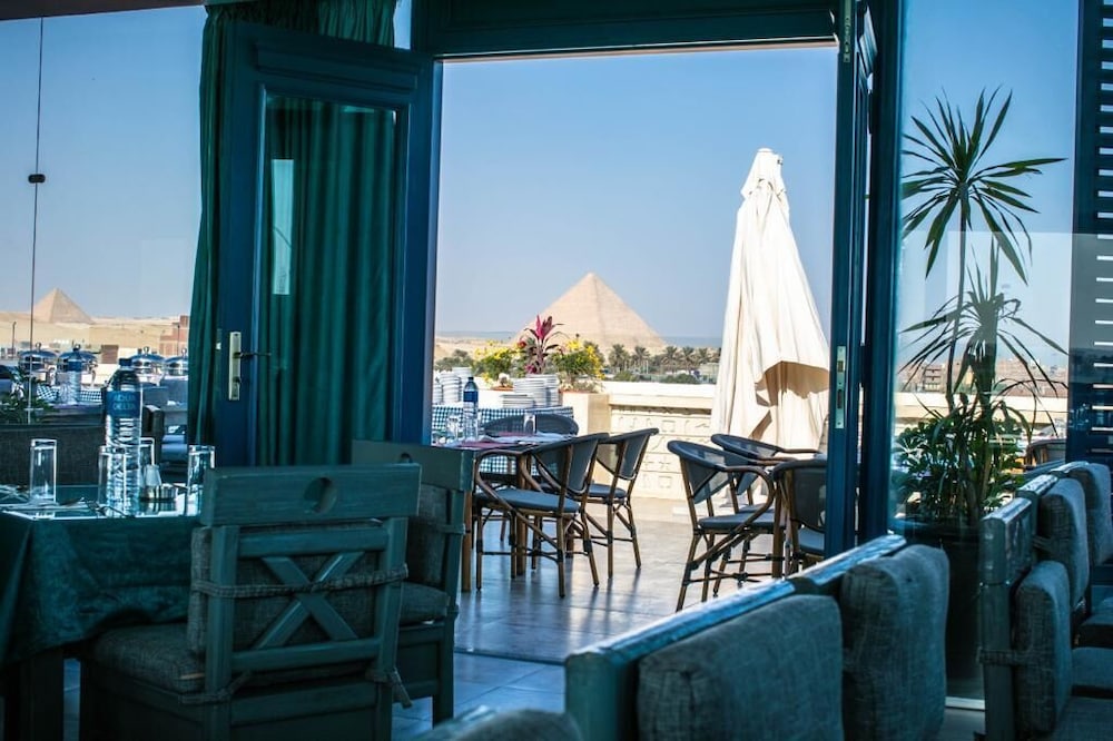 Pyramids Oasis Hotel 38/48