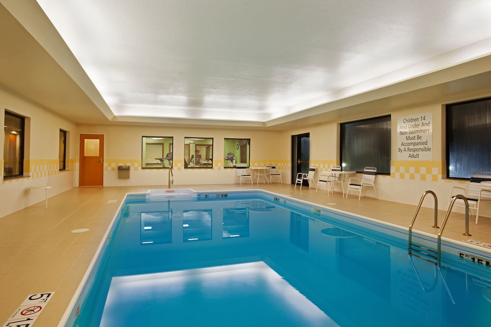 Holiday Inn Express Hotel Suites Goshen 39/75