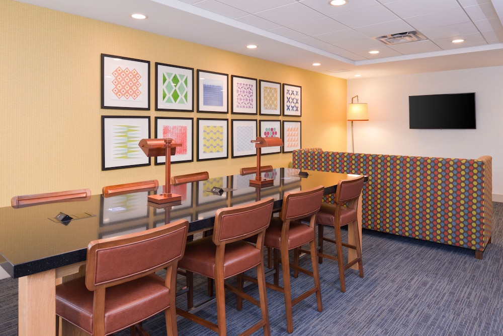 Holiday Inn Express Hotel and Suites Indianapolis Downtown Convention Center Area 43/48
