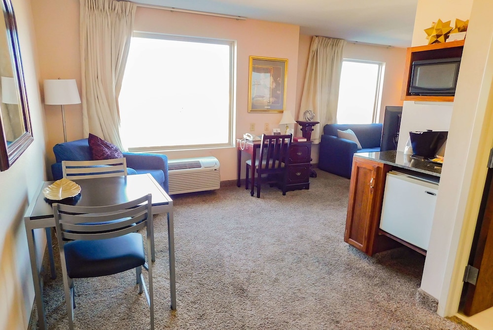 Days Inn & Suites by Wyndham Pocahontas 26/42