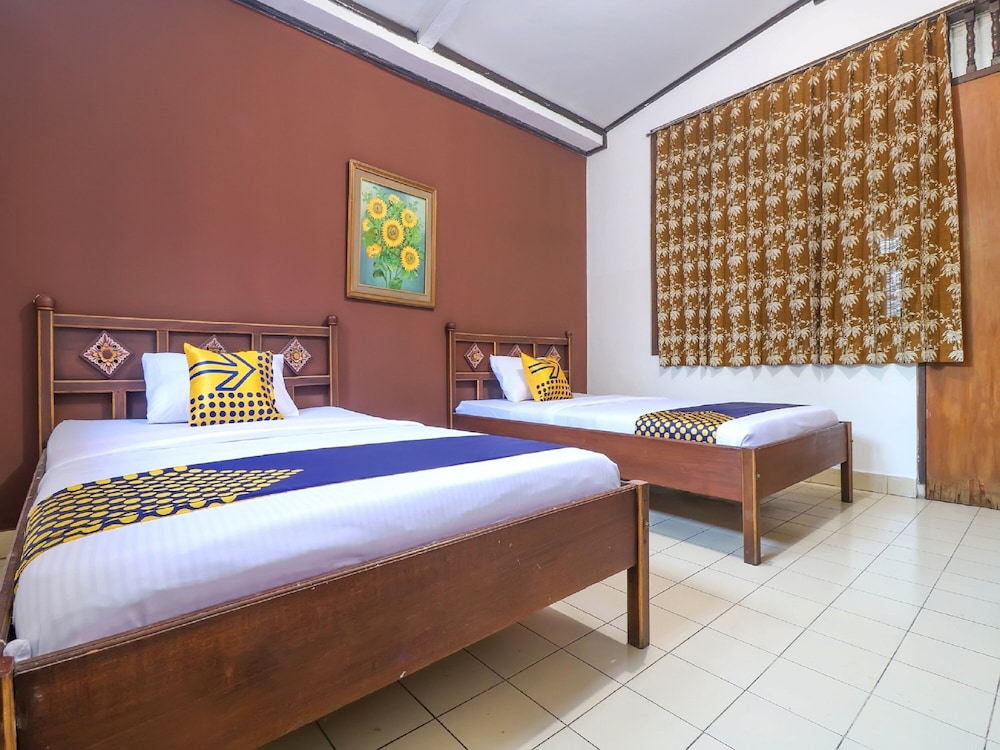 SPOT ON 1927 Hotel Candra Adigraha 6/20