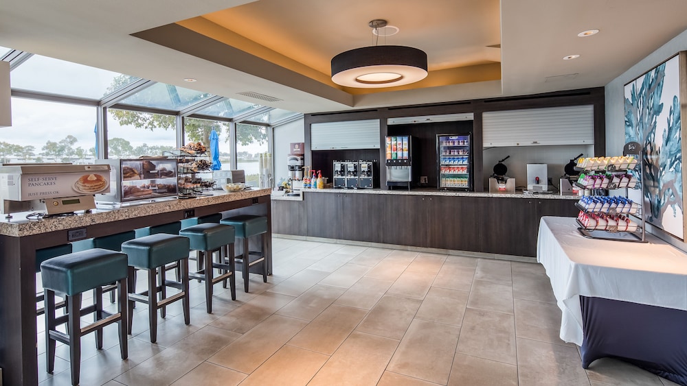 Executive Inn And Suites 7/51