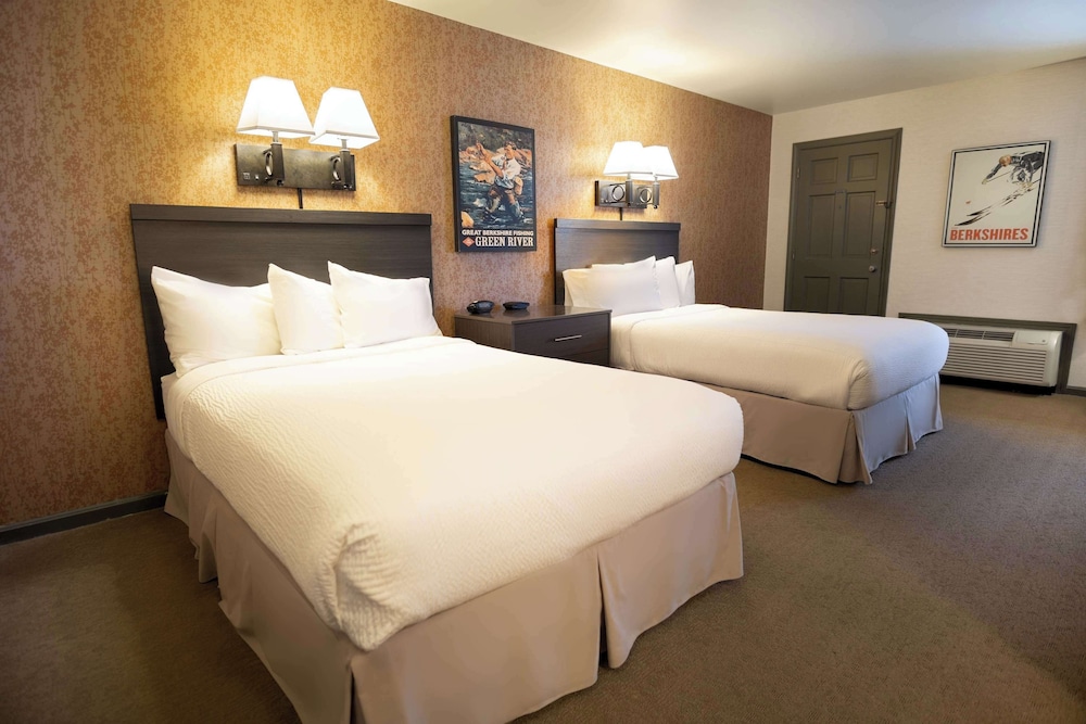 Deluxe, 2 Double Beds, Exterior Entrance