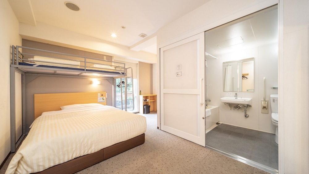 ROOM, TRIPLE