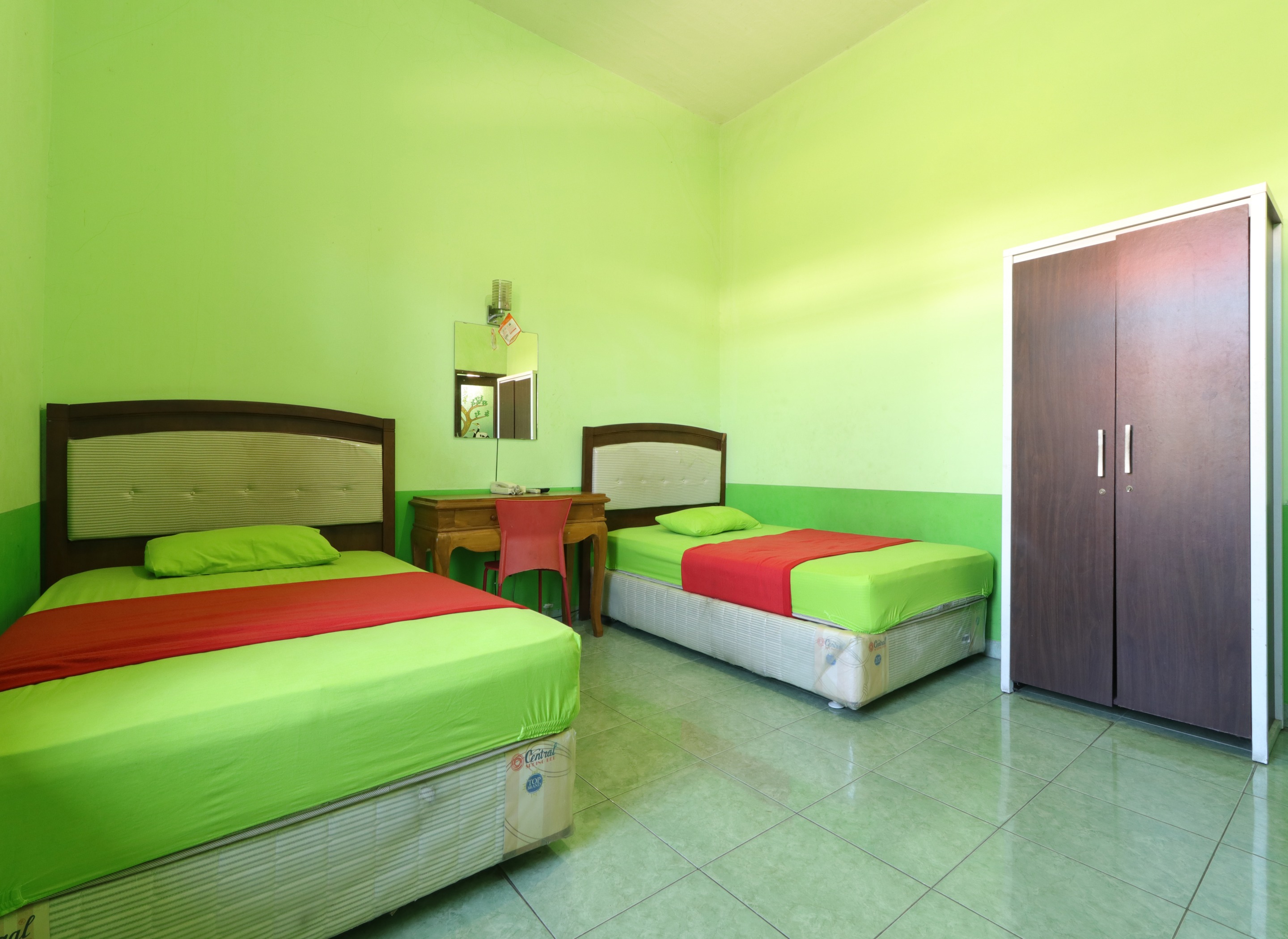 DELUXE, DOUBLE OR TWIN BED