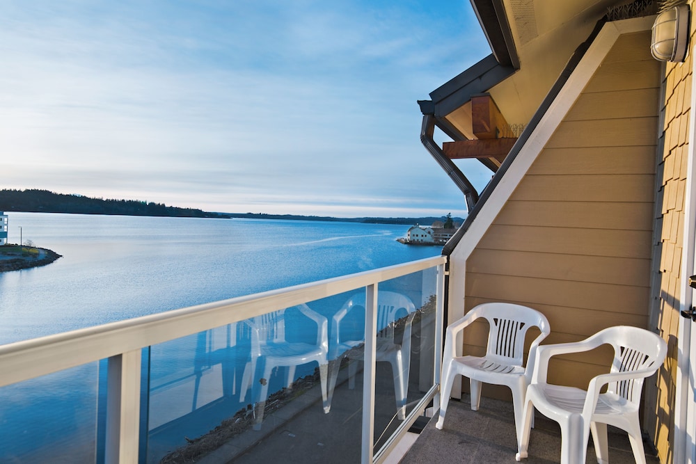 Oxford Suites Silverdale 57/59