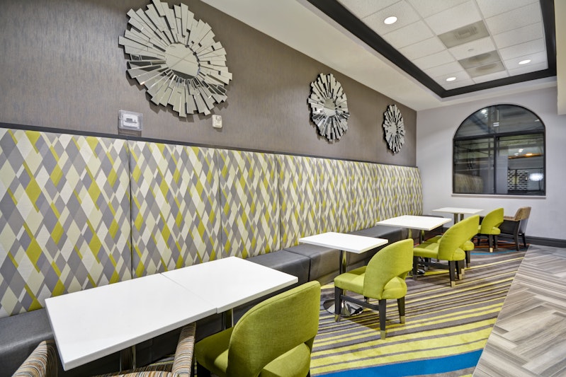 Hampton Inn And Suites Los Angeles Burbank Airport 34/42