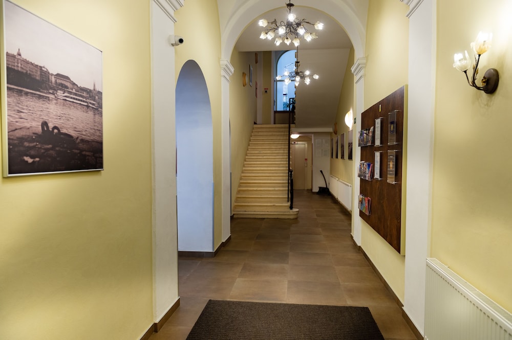 Petr Hotel 2/54