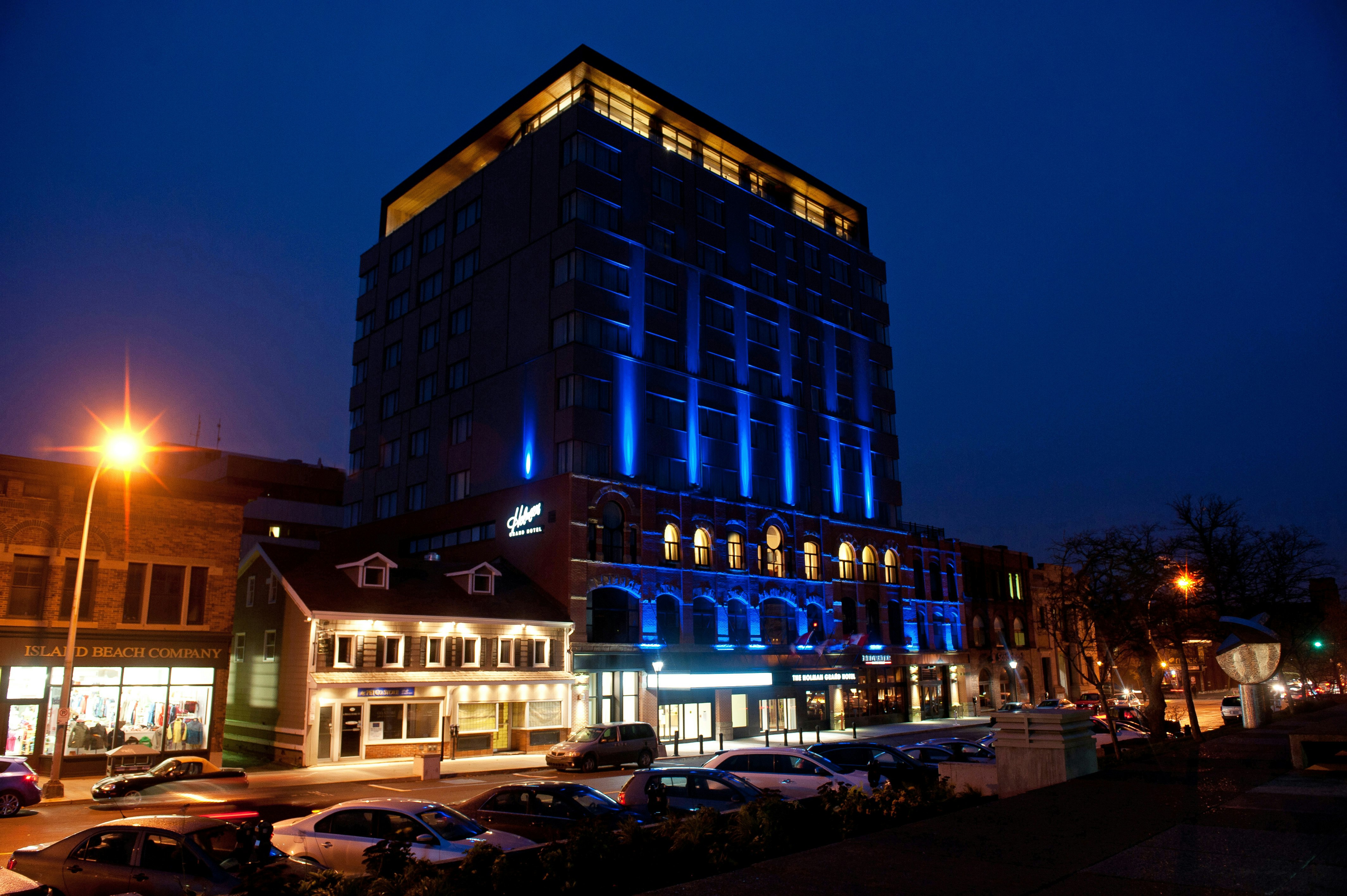 The Holman Grand Hotel 2/81